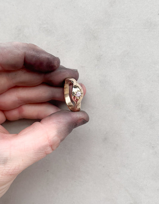 Gold molten sapphire ring